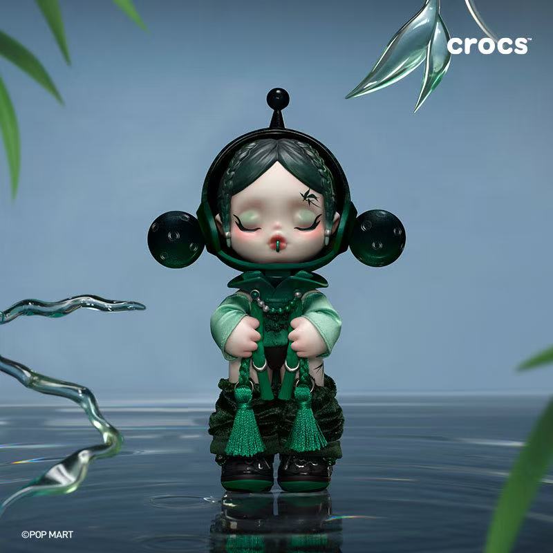 Skullpanda x Crocs OOTD figure