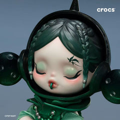 Skullpanda x Crocs OOTD figure